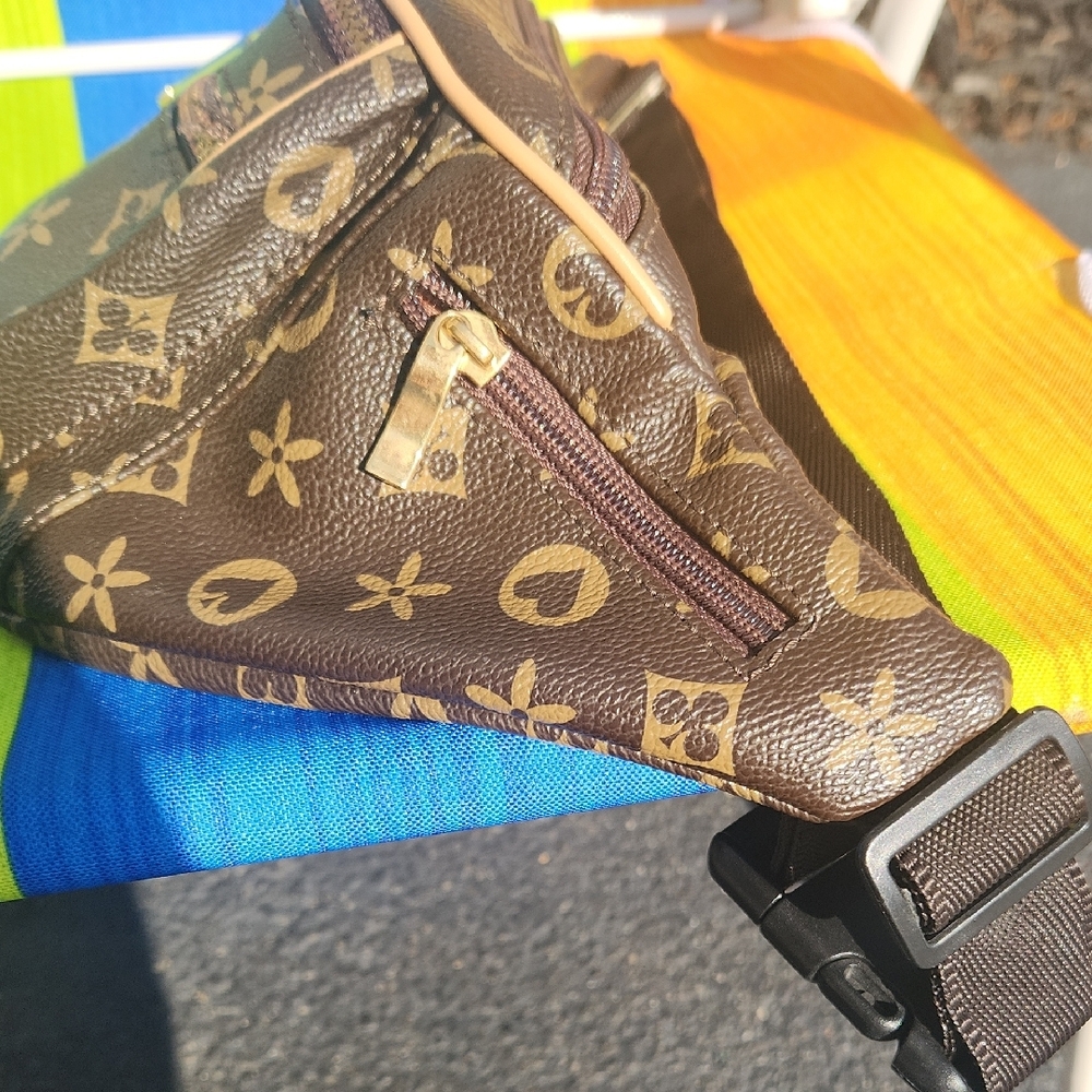 Source Unknown Brown Monogram-Style Waist Bag wit… - image 8